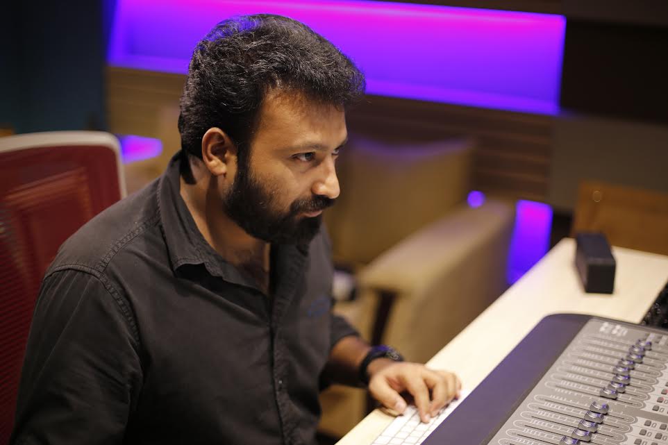 திபு நினன் தாமஸின் மறக்க முடியாத காதல் பாடல்கள், ‘நீ கவிதைகளா’, ‘அடியே’ முதல் ‘கண்கள் ஏதோ’ வரை’!
