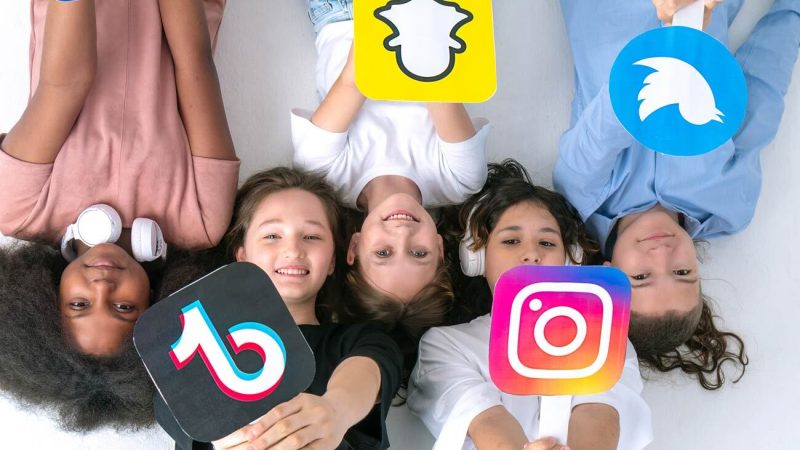 அமெரிக்காவில் 14 வயதுக்குட்பட்ட குழந்தைகளின் சமூக ஊடக கணக்குகளை முடக்க உத்தரவு!