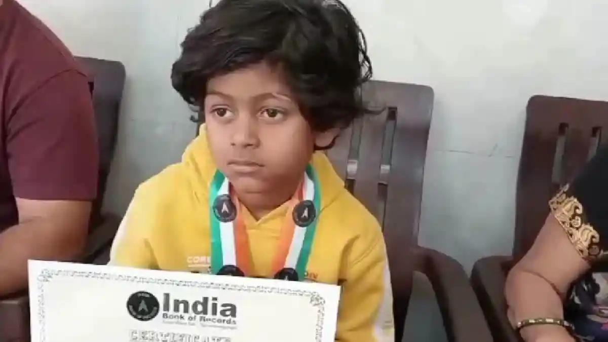 யு.பி.எஸ்.சி தேர்வெழுவோர்களுக்கு வகுப்பெடுக்கும் 7 வயது சிறுவன்!