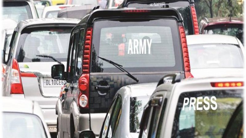 உங்கள் வாகனத்தில் ஏதாச்சும் ஸ்டிக்கர் உண்டா?வழக்கம் போல் போலீஸ் எச்சரிக்கை!