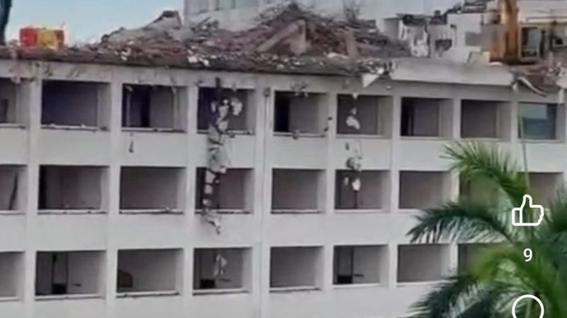 இடித்துத் தள்ளப்படும் அடையார் கேட் என்ற கிரவுன் பிளாசா ஹோட்டல்!