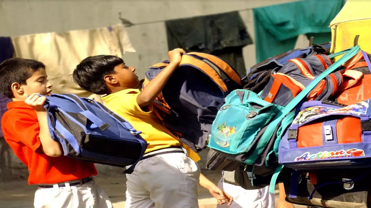 பள்ளிகளில் புத்தக பை இல்லாத நாட்கள்- கேரளா அரசு முடிவு!