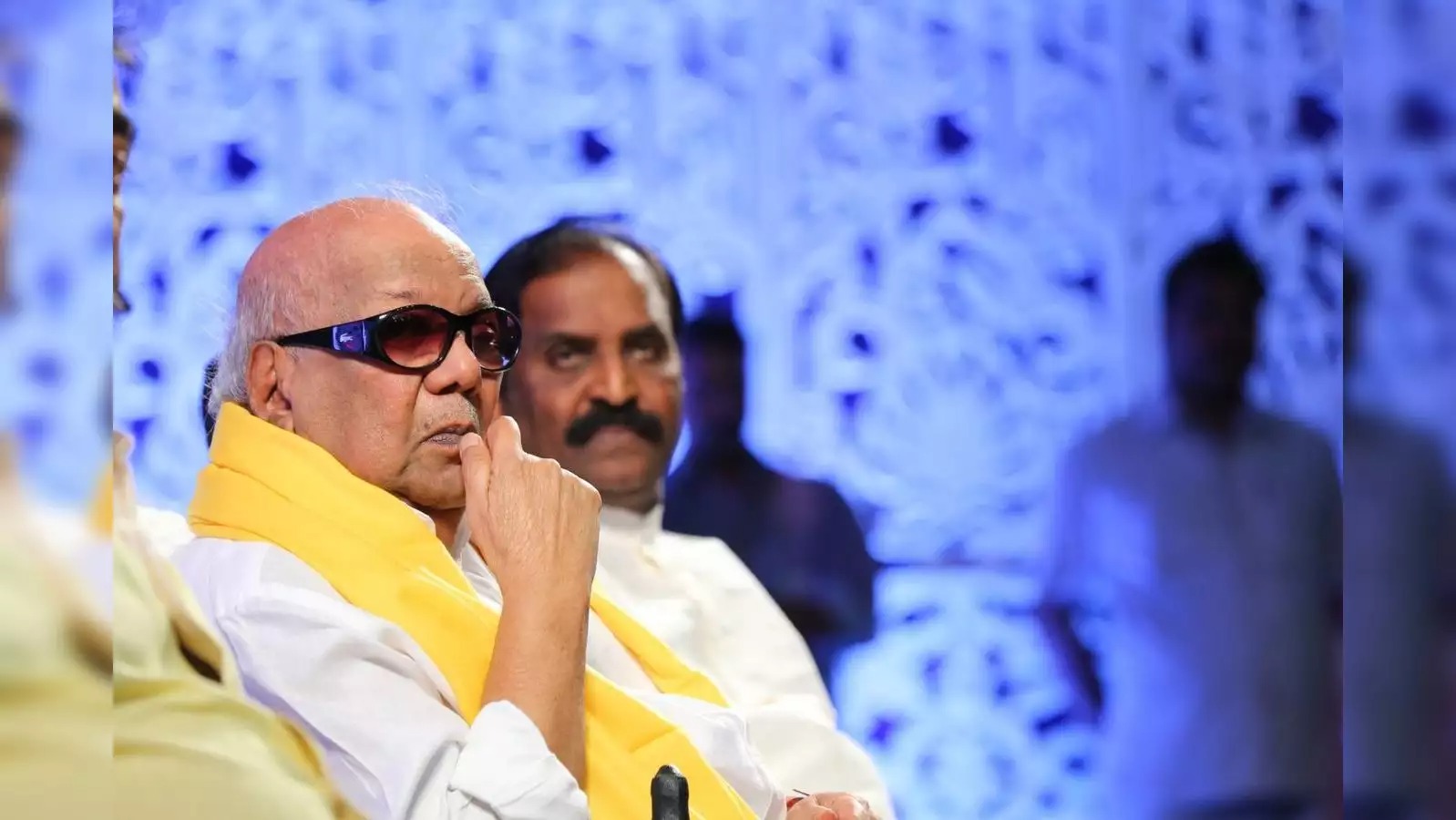 பட்டமும் சர்ச்சையும்….!