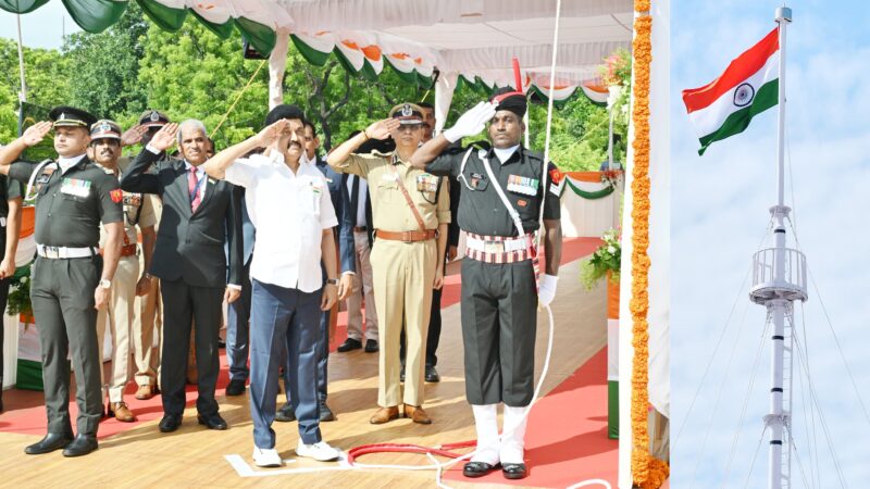 கோட்டையில் தேசியக்கொடி ஏற்றிய முதல்வர் வெளியிட்ட அறிவிப்புகள்!