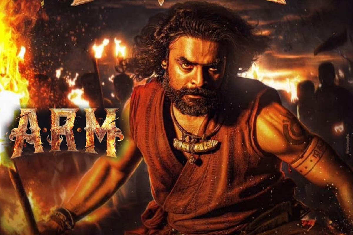 ‘அஜயந்தே ரண்டம் மோஷனம்’ (ஏ ஆர் எம்) விமர்சனம்!