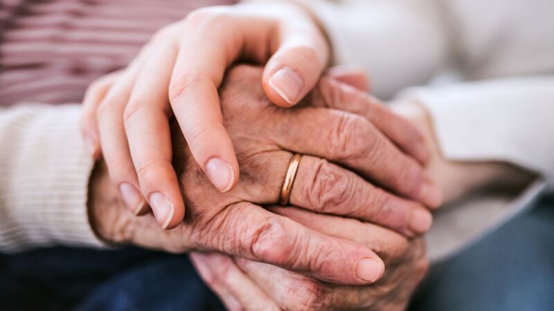 முதிய சமுதாயத்தைப் பாதுகாப்பது அவசியம்!