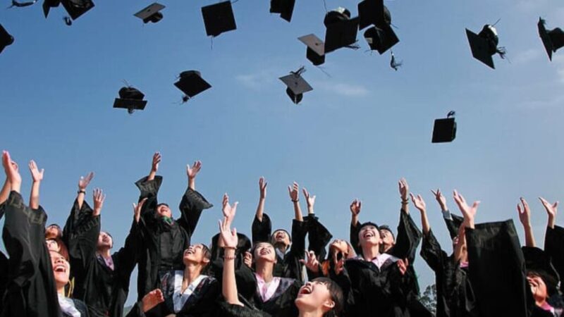 பட்டபடிப்புக்கான கால அவகாசத்தை மாணவர்களே முடிவு செய்யலாம் -யுஜிசி  அறிவிப்பு=முழு விவரம்