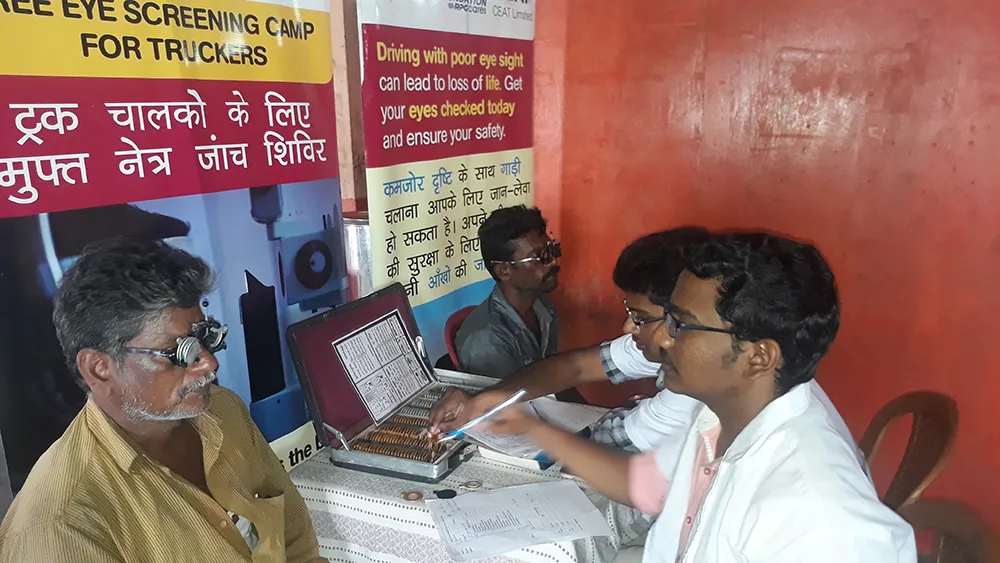 லாரி ஓட்டுநர்களில் 55.1% பார்வை குறைபாடு!