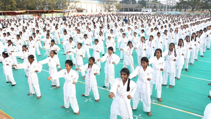 சென்னை மாநகராட்சி பள்ளி மாணவிகள் கராத்தே பயிற்சியில் உலக சாதனை!