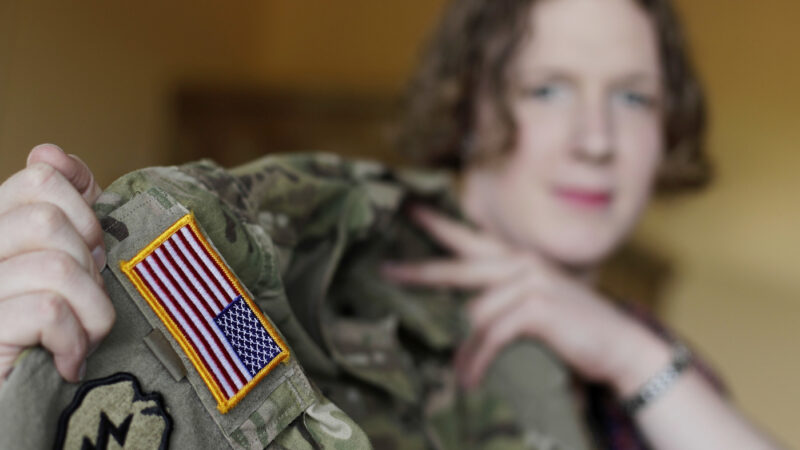 திருநங்கைகளுக்கு அமெரிக்க ராணுவத்தில் தடை அமல்!