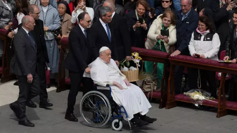 போப் பிரான்சிஸ் பாம் ஞாயிறில்  நேரில் வந்துஆசி வழங்கினார்