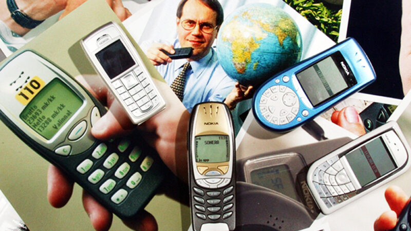 அமெரிக்காவில் பட்டன் போன்கள் மறுமலர்ச்சி: ஸ்மார்ட்போன்கள் மர்கயாவா?