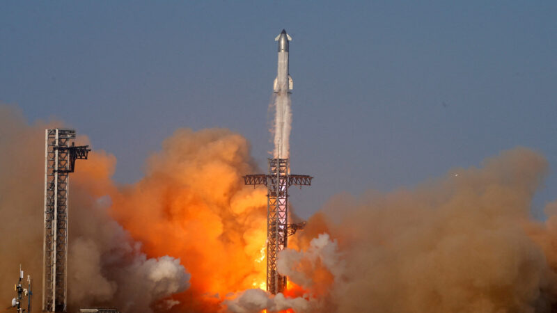 ஸ்பேஸ்-எக்ஸ் ஸ்டார்ஷிப் விண்கலம் வெடித்துச் சிதறியது!