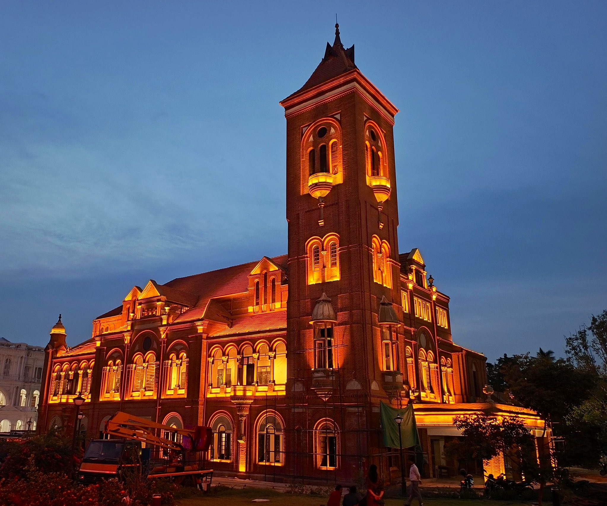 சென்னையின் வரலாற்றுச் சிறப்புமிக்க விக்டோரியா ஹால்: புதுப்பொலிவுடன் மீண்டும் திறப்பு!