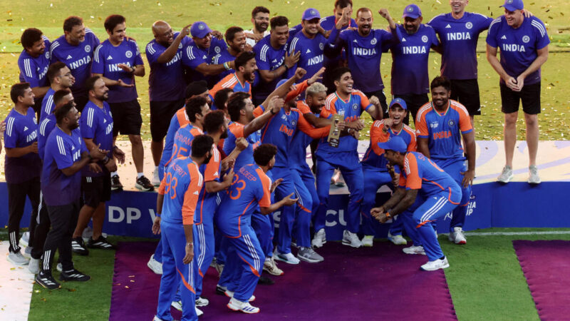 பாகிஸ்தான் சோலி முடிஞ்சது! ஆசியக் கோப்பையை 9வது முறையாகத் தூக்கிய இந்தியா!