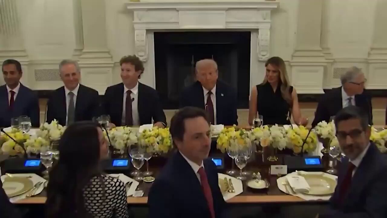 டிரம்ப் அளித்த விருந்து: டெக் உலகை ஆட்டுவித்த மேலாளர்கள் அணிவகுப்பு; மர்மமாக விலகி நின்ற எலான் மஸ்க்!