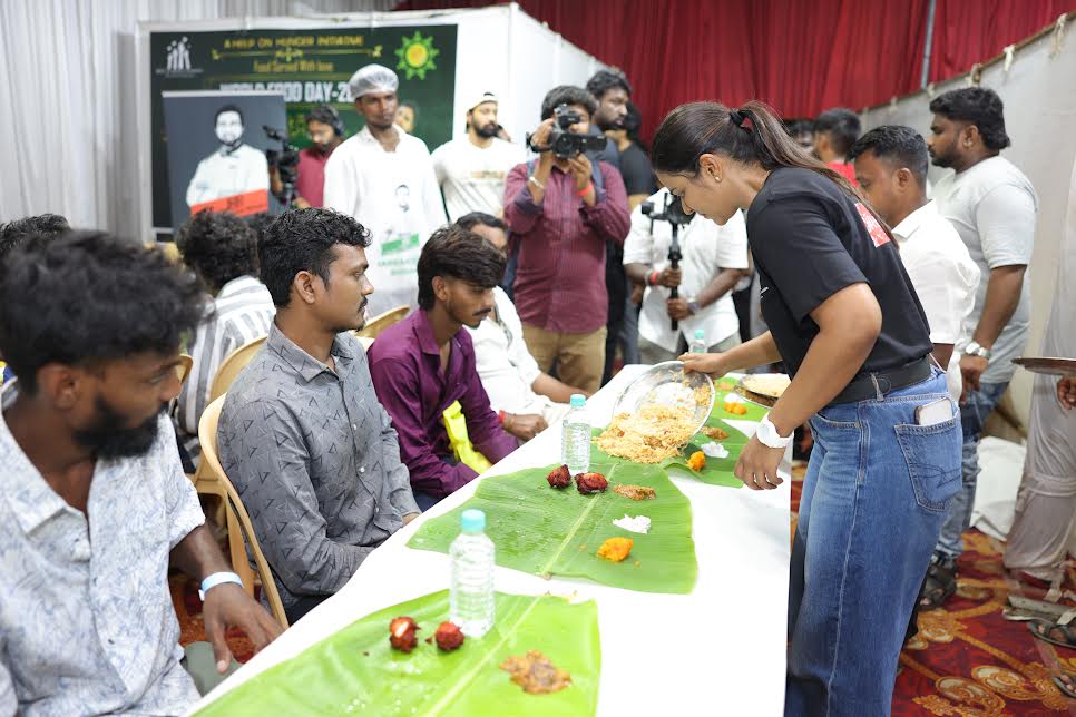 உணவளிக்கும் திட்டம்: ஐஸ்வர்யா ராஜேஷ் துவக்கி வைத்தார்!