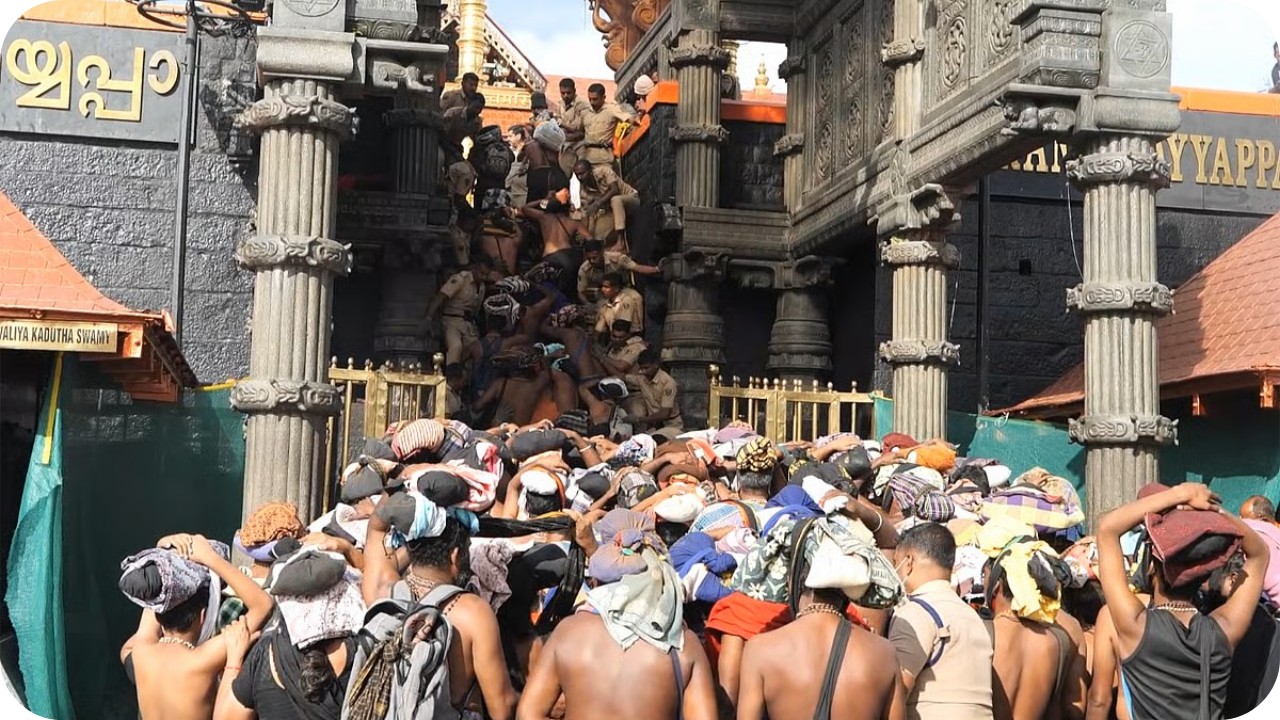 ⛰️ சபரிமலை: கட்டுக்கடங்காத கூட்டத்தால் நெரிசல்; மூதாட்டி உயிரிழப்பு; பக்தர்கள் அவதி!
