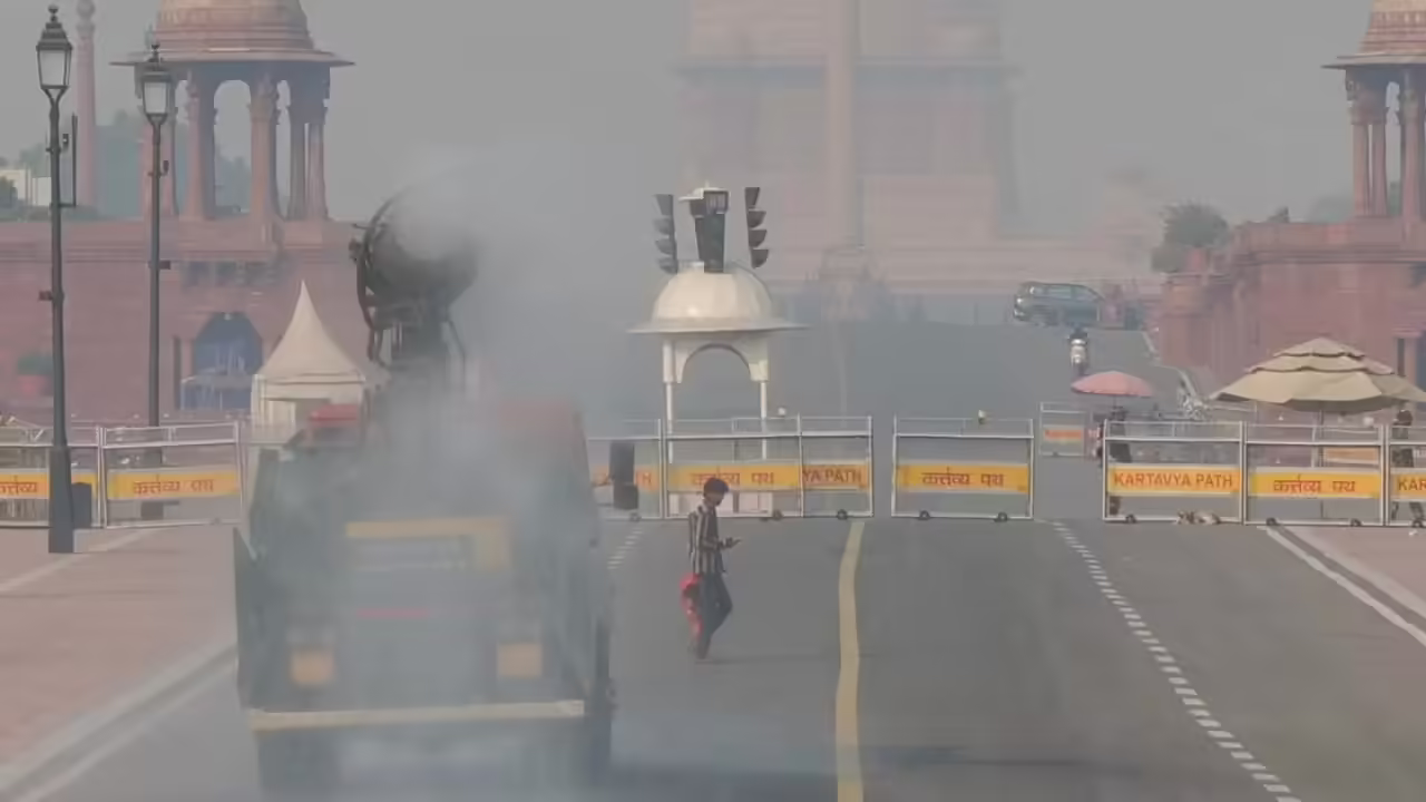 💨டெல்லியின் காற்று மாசு நெருக்கடி: ‘அபாயகரமான நிலை’ மற்றும் அவசரகால நடவடிக்கைகள்!