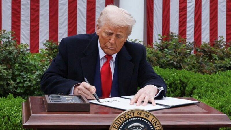 டிரம்பின் ₹1.80 லட்சம் “உரிமத்தொகை” அறிவிப்பு – சுங்க வரியின் ஈவுத்தொகையா?