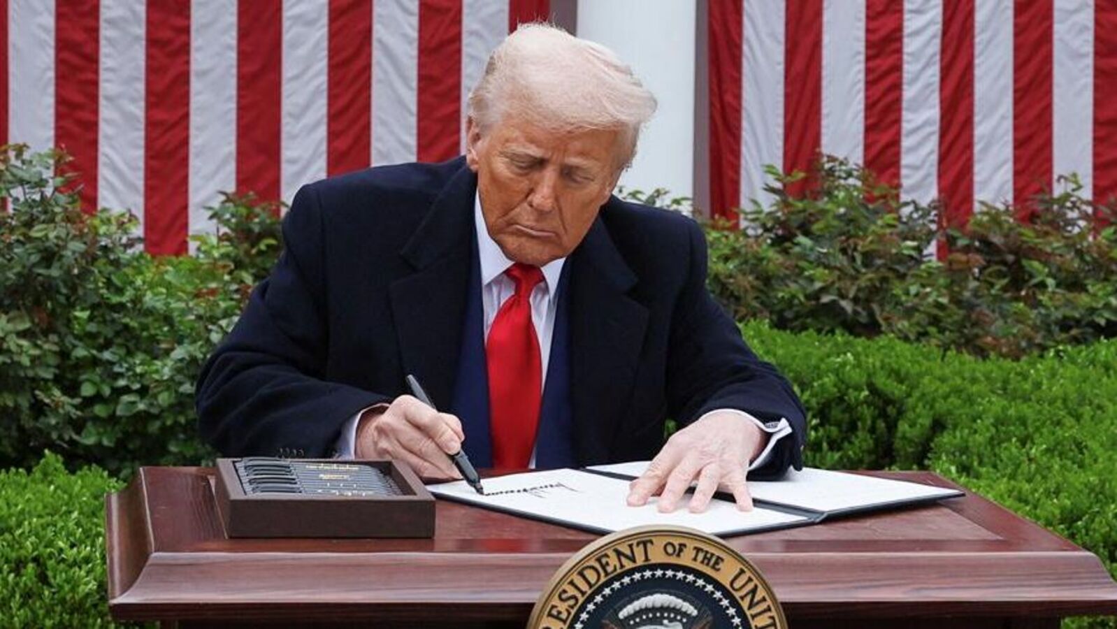 டிரம்பின் ₹1.80 லட்சம் “உரிமத்தொகை” அறிவிப்பு – சுங்க வரியின் ஈவுத்தொகையா?