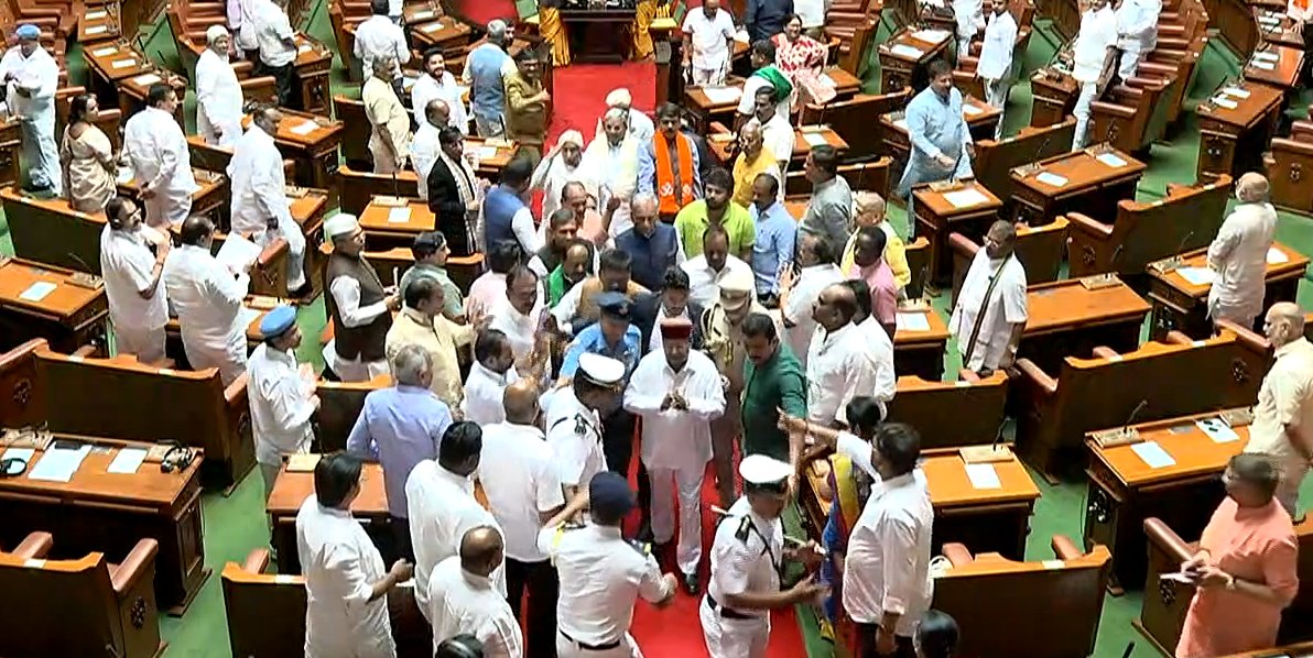 தமிழக கவர்னரை அப்படியே ‘ஜெராக்ஸ்’ எடுத்த கர்நாடக கவர்னர்!