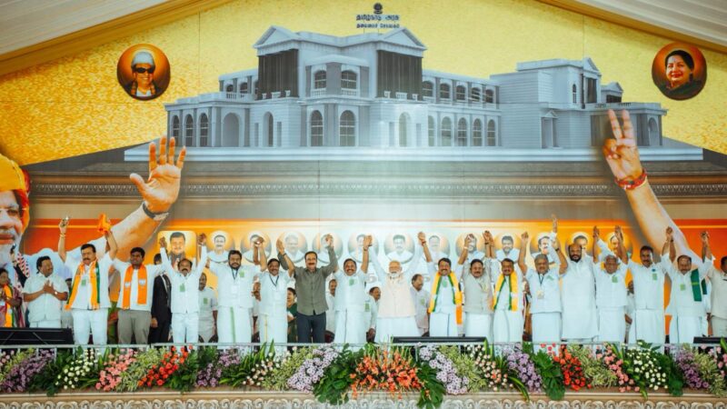 நாக்குளறிய குறள்…கைநழுவும் அதிகாரம்: எடப்பாடியைச் சோதிக்கும் இலக்கியமும் அரசியலும்!