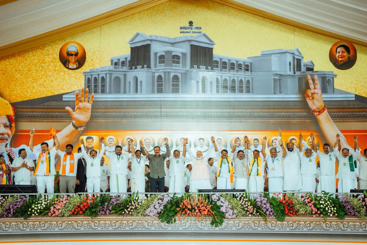 நாக்குளறிய குறள்…கைநழுவும் அதிகாரம்: எடப்பாடியைச் சோதிக்கும் இலக்கியமும் அரசியலும்!