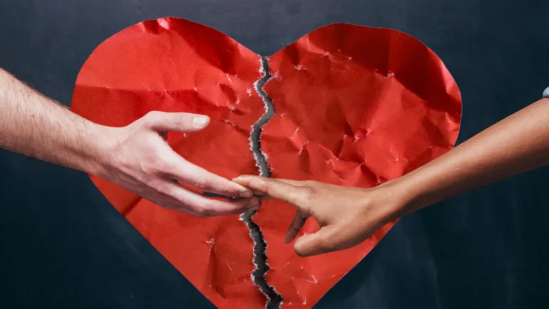 காதல் ஒரு ‘ஸ்டேட்டஸ்’…பிரிவு ஒரு ‘நியூஸ்’:இளசுகளின் ‘பிரேக்-அப்’ பின்னணி!