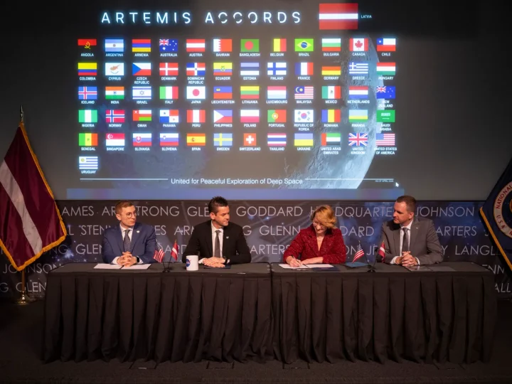 விண்வெளி ஆய்வில் புதிய மைல்கல்: ஆர்ட்டெமிஸ் உடன்படிக்கையில் இணைந்தது லாட்வியா!