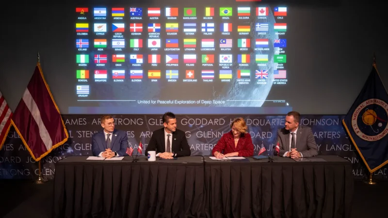 விண்வெளி ஆய்வில் புதிய மைல்கல்: ஆர்ட்டெமிஸ் உடன்படிக்கையில் இணைந்தது லாட்வியா!