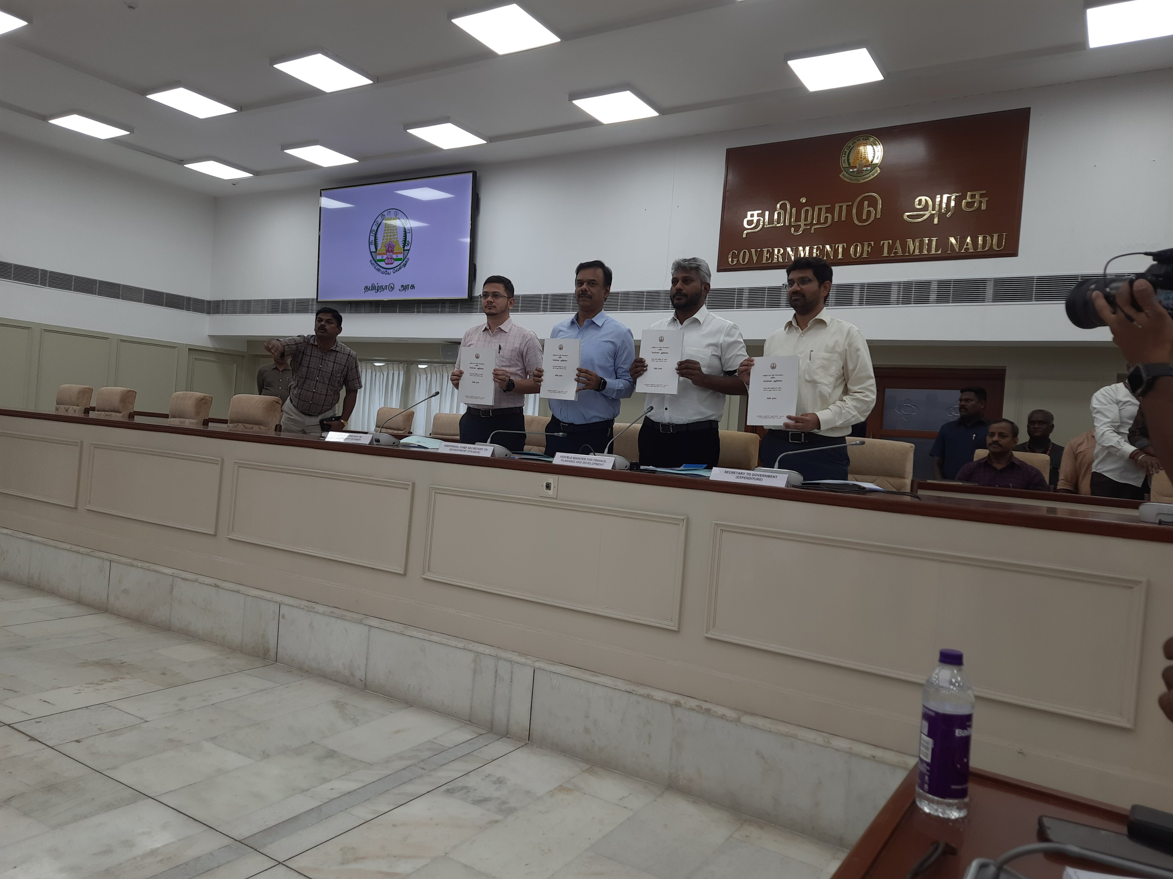 தமிழ்நாட்டின் கஜானா காலியா? விஜய் அரசின் வெள்ளை அறிக்கை முழு விபரம்!