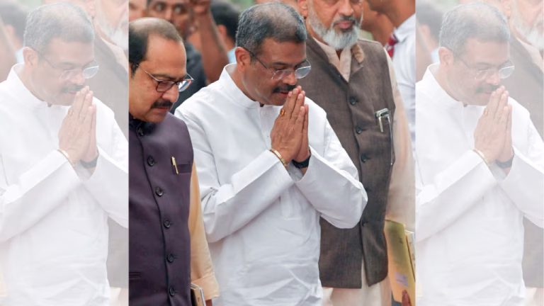 மத்திய கல்வி அமைச்சர் தர்மேந்திர பிரதான் ராஜினாமா! சிஜேபி உற்சாகக் கொண்டாட்டம்!