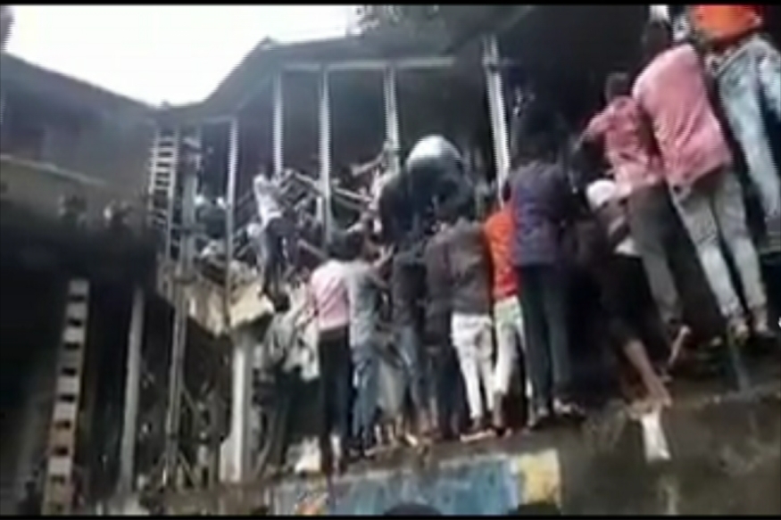 மும்பை ரயில் நிலையத்தில் ஏற்பட்ட ம்க்கள் நெரிசலில் சிக்கி 22 பேர் பலி- பலர் சீரியஸ்!