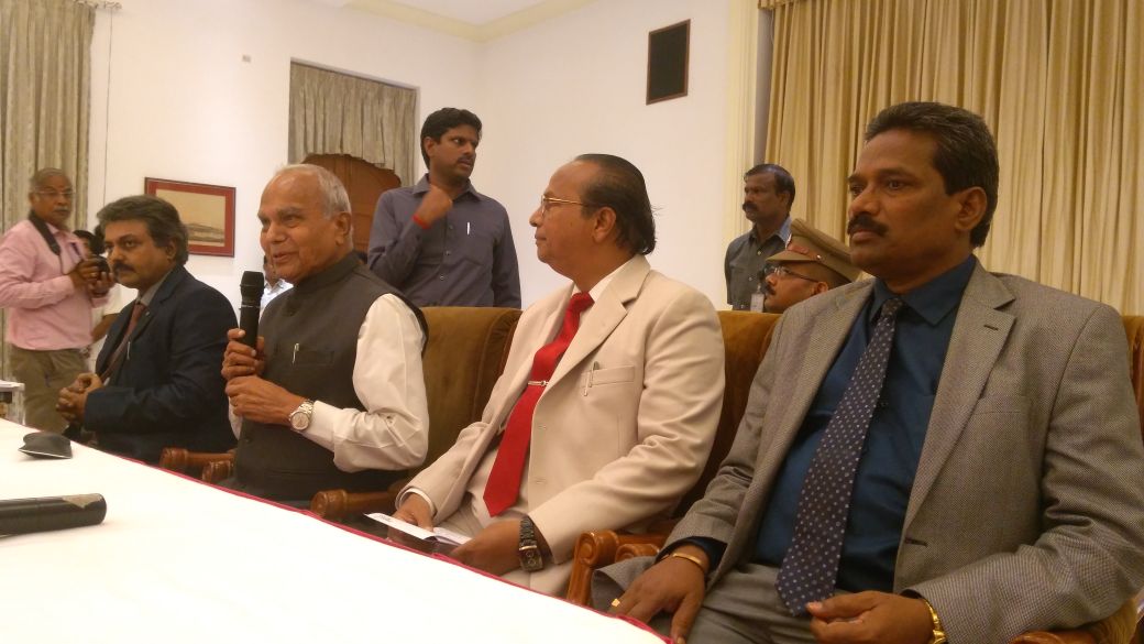 ”எனக்கு பேரனுக்கு பேரன் இருக்கும் போது இந்த பழியா?’-கவர்னர் கவலை பேட்டி!