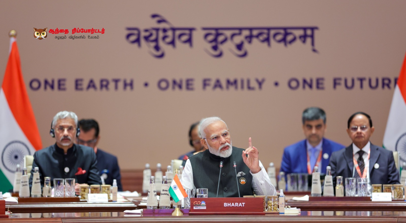 ஜி20 உச்சிமாநாடு கூட்டத்தில் பிரதமர் மோடிக்கு முன்னர் ‘பாரத்’ பெயர் பலகை!