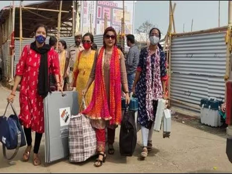 தேர்தல் பணிக்கு வரும் பெண் ஊழியர்கள் பாதுகாப்பாக வீடு திரும்ப சிறப்பு வாகன வசதி செய்து தருமா?