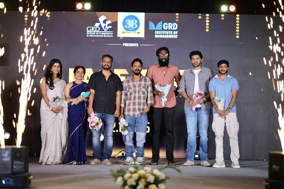 🎄கிறிஸ்துமஸ் வெளியீடு: விக்ரம் பிரபுவின் “சிறை” டிரெய்லரை வெளியிட்ட தனுஷ்!