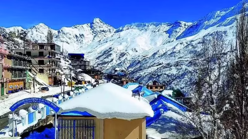 சில்லென ஒரு ‘ரெட் அலர்ட்’ -சிம்லாவைச் சூழும் பனிப்புயல்!